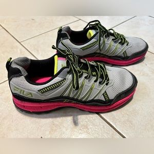 FILA Women's Evergrand Trail Walking‎ Shoes Gray Black Pink Size 9.5